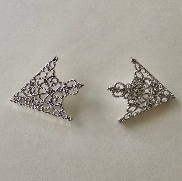 🧛‍♂️ Filigree Lapel Point Pin Set - Picture 4 of 8
